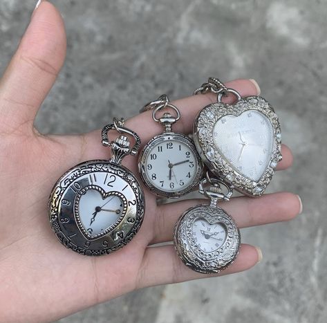 Clock charms goth grunge Plaid Shirts, Funky Jewelry, Pocket Watches, Dream Jewelry, Jewelry Inspo, الرسومات اللطيفة, Pretty Jewellery, Cute Jewelry, Pretty Pictures