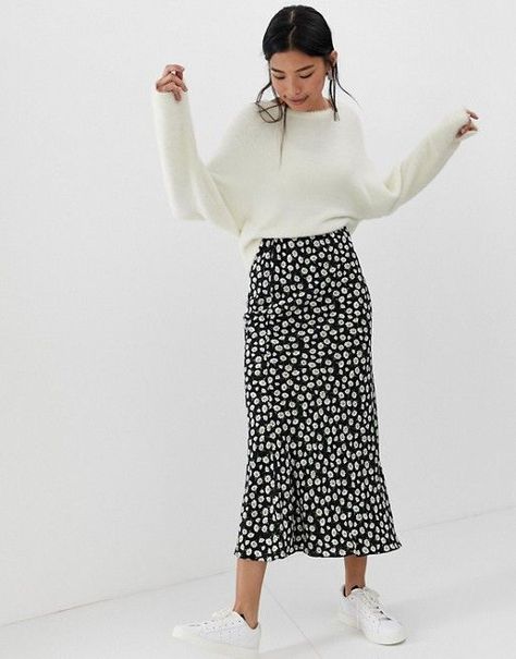 ASOS Design Daisy Print Maxi Skirt Rok Outfit, Midi Skirt Outfit, Long Skirt Outfits, Maxi Skirt Outfits, Outfit Jeans, Skirt Maxi, Dress Cream, Modest Clothing, Outfit Trends