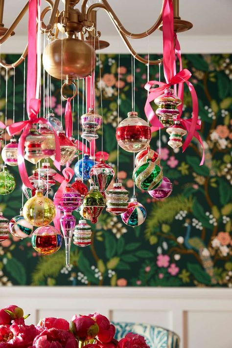 Christmas Chandelier, Pink Christmas Ornaments, Christmas Decoration Ideas, Christmas Decor Inspiration, Pink Christmas Decorations, Christmas Planning, Pink Christmas Tree, Christmas Mantels, Christmas Trends