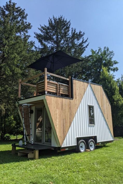 A 16' tiny house on wheels has a unique roof top deck, solar options, and a stunning loft skylight making it a gorgeous minimalist home! You can make this fun tiny home your own or use it for inspiration to build your own eco-friendly tinyhome. Tiny House Roof Deck, Tiny House Deck Ideas, Tiny House Wheels, Loft Skylight, Diy Tiny House Under $5000, Unique Roof, Tiny Homes On Wheels, Roof Top Deck, Diy Trailer