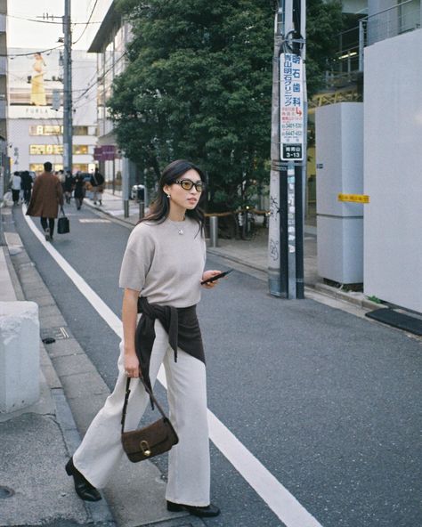 Omy to @bluebottle again ☕️😂 #35mm #bluebottlecoffee #japantrip #tokyo #ootd #dailystyle #contaxt2 #aeyde #gentlemonster Tokyo Ootd, Japan Travel Outfit, Tokyo Outfits, Cos Fashion, Summer Japan, Japan Outfits, Japan Summer, Japan Fashion Street, Korean Fashion Summer