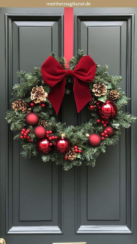 Home Made Reefs Christmas, Decorating A Wreath For Christmas, Couronne Noel Diy, Christmas Door Wreaths Diy, Christmas Wreaths For Front Door Elegant, Diy Christmas Wreaths For Front Door, Xmas Wreaths For Front Door, Xmas Wreaths Ideas, Out Christmas Decorations