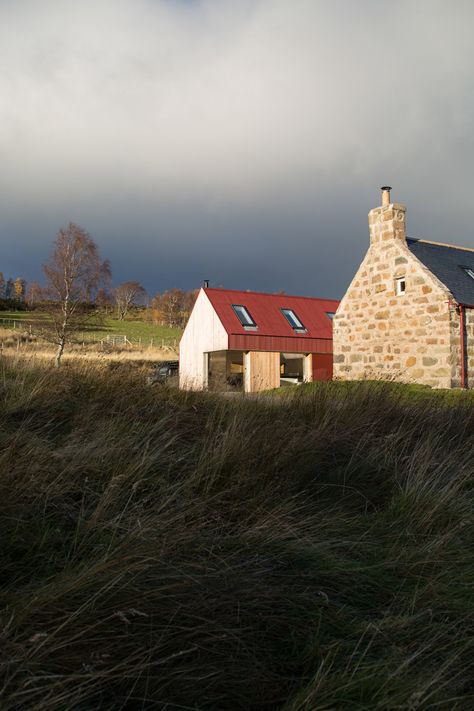 Scottish Farmhouse, Rural Houses, Cottage Extension, Croft House, Larch Cladding, Cottage Porch, Farmhouse Architecture, Mews House, Cottage Style House Plans