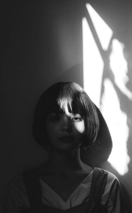 Woman Portrait | Light and Shadow | Black and White Photography Shadow Black And White, Shadow Portraits, Light And Shadow Photography, Portrait Light, Food Art Photography, Foto Portrait, Shadow Black, Studio Photography Poses, Portrait Photography Men