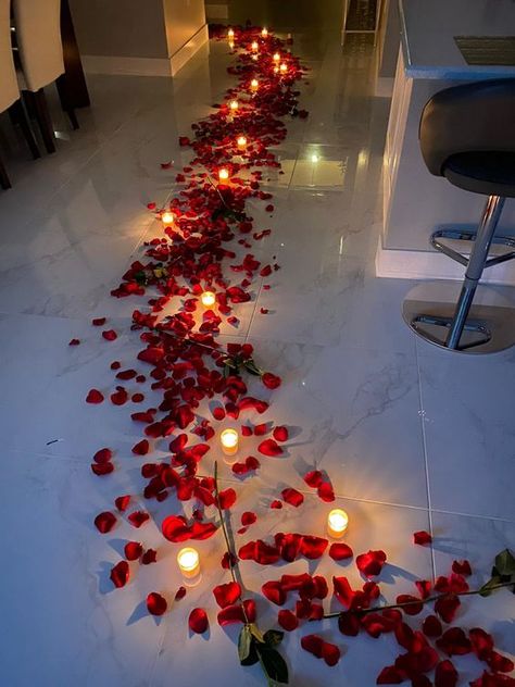 Valentine Hotel, Valentine's Day Hotel, Romance Decor, Romantic Hotel Rooms, Valentines Bedroom, Romantic Pics, Romantic Room Surprise, Romantic Dinner Decoration, Romantic Valentines Day Ideas