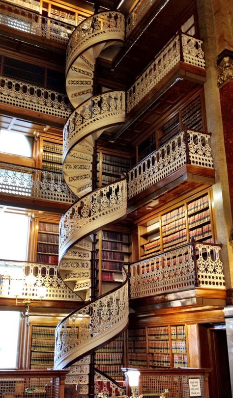 Law Library, Dream Library, Beautiful Library, Castle Aesthetic, Library Room, Library Aesthetic, Home Library Design, Home Libraries, Fantasy House