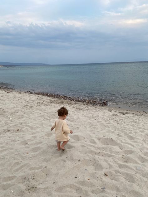 #beach #babyboy #baby #beachvibes #sea #poses Baby Beach Aesthetic, Beach Baby Aesthetic, Beach Kids Aesthetic, Beach Mom Aesthetic, Babies On The Beach, Babies At The Beach, Sea Poses, Beach With Baby, Baby On The Beach