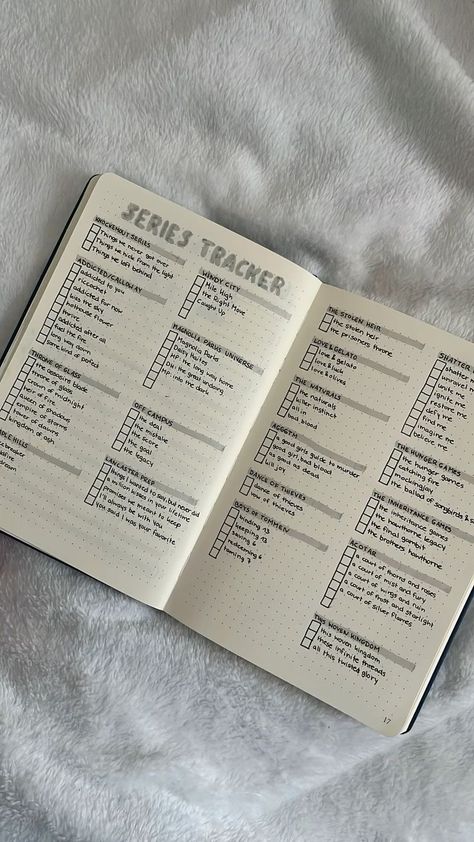 Journal Book Tracker Ideas, Reading Journal Book Series Tracker, Series Tracker Book Journal, Digital Book Journal Ideas, Book Series Tracker Bullet Journal, 2025 Book Journal, Bujo Series Tracker, Reading Tracker Journal, Reading Goal Tracker