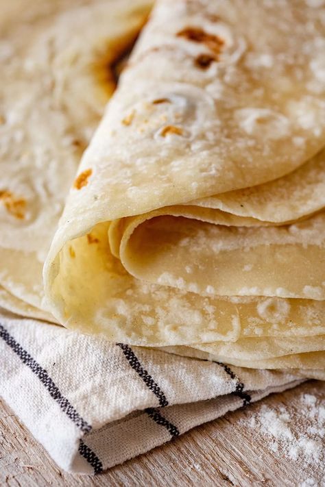 Authentic Tortillas de Harina Recipe - Maricruz Avalos Kitchen Blog Essen, Flour Tortilla Recipe Mexican, Tortillas Recipes, Lefse Recipe, Mexican Flour Tortillas, Fajita Night, Homemade Tortilla Recipe, Soft Taco Shells, Mexikansk Mat