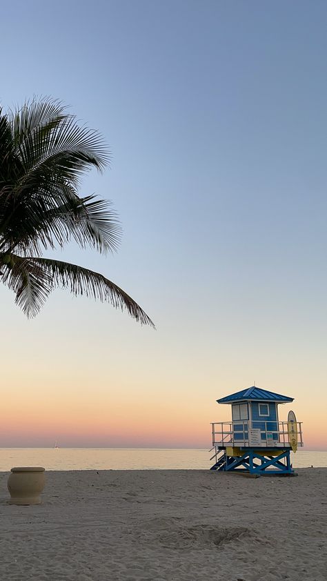 Hollywood Beach, Florida - sunsets Aesthetic Beach Photos Wallpaper, Beach Aesthetic Florida, Pretty Beach Wallpapers, Florida City Aesthetic, Daytona Beach Florida Aesthetic, Florida Wallpaper Iphone, South Beach Miami Aesthetic, South Florida Aesthetic, Miami Vibes Aesthetic