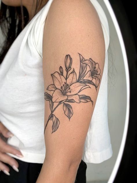 Back Flower Tattoo, Golden Tattoo, Inspo Tattoo, Lillies Tattoo, Flower Tattoo Arm, Vine Tattoos, Floral Tattoo Sleeve, Forearm Tattoo Women, Lily Tattoo