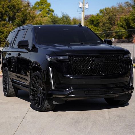 Cadillac Connected by Wejo 🇺🇸 on Instagram: “Murdered out Escalade 🖤 #Escalade 📸: @hurst.autoplex #Cadillac #Caddy #GM” Auto Snaps, Black Tahoe, Prom Car, Nissan Auto, Tesla Car Models, Auto Painting, Auto Wash, Auto Ford, Black Cadillac