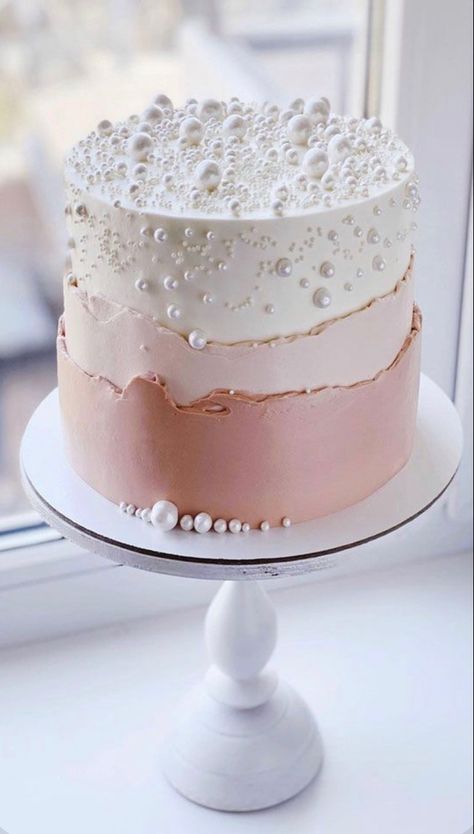 Pretty Cake Ideas, Strawberry Birthday Cake, White Birthday Cakes, Pretty Cake, Elegant Birthday Cakes, 16 Birthday Cake, Pink Birthday Cakes, Simple Cake Designs, Cute Cake