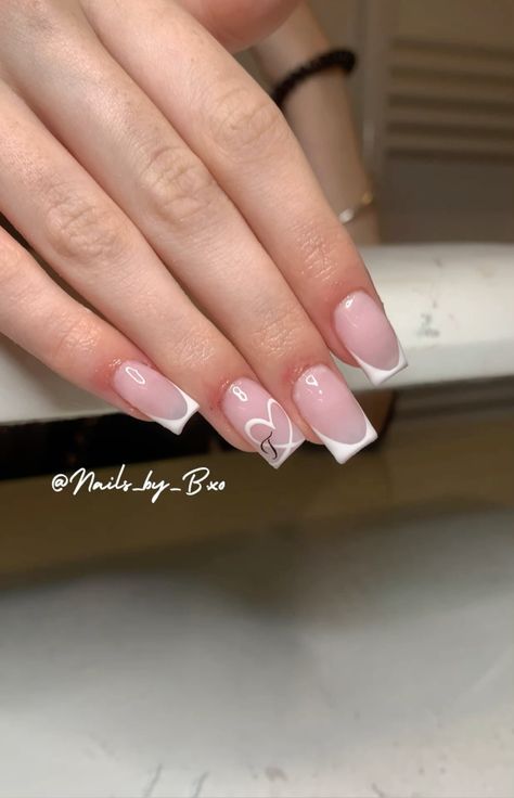 French Tip Acrylics With Initial, Nails With B Initials Acrylic, Pink Nail Designs With Initials, Pink Nail With Initial, Square Acrylic Nails Initial, Cute Acrylic Nails With Initials, Frenchies With Initial Nails, Nails Woth Initial, Pretty Nails With Initials