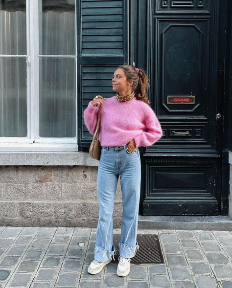 Capucine 🍋 (@capucinerqllrt) | Instagram Pink Sweater Winter Outfit, Pink Knitted Sweater Outfit, Rose Sweater Outfit, Pink Knit Sweater Outfit, Pink Sweater Outfit Winter, Pink Hat Outfit, Venus Pisces, Winter Outfits Pink, Prepster Style