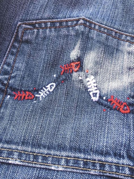 Fishbone idk lol Battle Jacket Embroidery, Fish Skeleton Embroidery, Patch Jacket Ideas, Punk Embroidery Ideas, Punk Embroidery, Embroidered Jeans Diy, Embroidery Fish, Skeleton Embroidery, Fish Embroidery