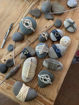 Wrapping rocks Rock Wrapping Diy, Wrapping Rocks, Diy Stone Wrapping, Stone Wrapping Tutorial, Natural Weaving, Japanese Basket, Rock Wrapping, Wrapped Rocks, Zen Rock