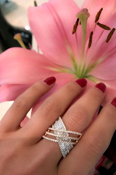 Engagement Ring Ideas, Top Engagement Rings, Muar, Inexpensive Jewelry, Leaf Engagement Ring, Vintage Engagement Rings Unique, Baguette Diamond Rings, Custom Wedding Rings, Beautiful Wedding Rings