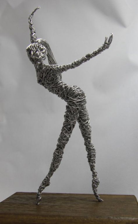 Ballerina Wire Sculpture by SerendipityWire Wire Figures, 3d Sculpture Ideas, 3d Wire Sculpture, Metal Wire Sculpture, Fantasy Wire, Copper Wire Art, Wire Art Sculpture, Sculpture Metal, Art Wire