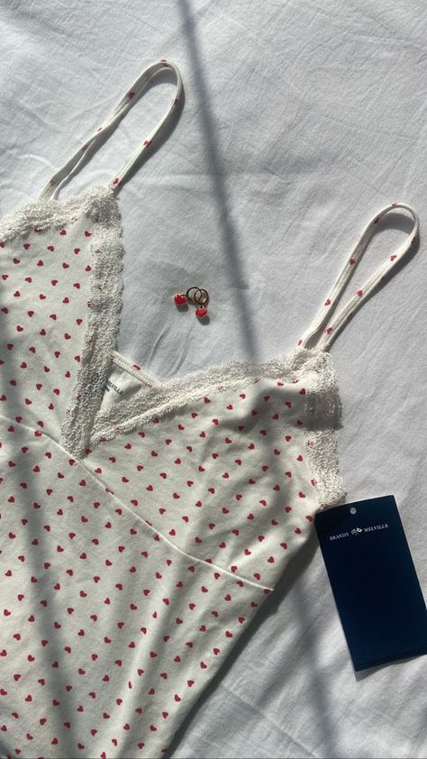 Brandy Melville Heart Top, Myra Core, Hearts Aesthetic, Clothing Coquette, Heart Top, Tiny Heart, Clothing Ideas, Cherry Red, Comfort Zone