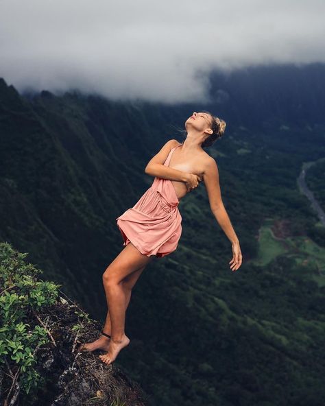 „I‘m a risk taker, thrill seeker, adrenaline junkie - whatever you wanna call it.“ 💬 📍Hawaii 💚 📸 @meganhassa 🦋 . . . . . #womenwhoexplore… Nature Portraits, Hiking Photography, Surreal Photos, Awesome Photography, Risk Taker, Thrill Seeker, Mobile Lightroom Presets, Sacred Feminine, Witchy Things