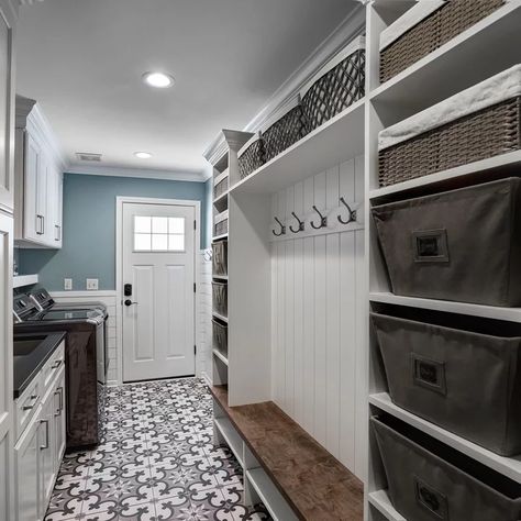 Mud Room Laundry Room Combo, Organization Laundry Room, Laundry Room Decor Ideas, Narrow Laundry Room, Organization Laundry, Laundry Room/mudroom, Mudroom Remodel, Garage Mudroom, Custom Laundry Room