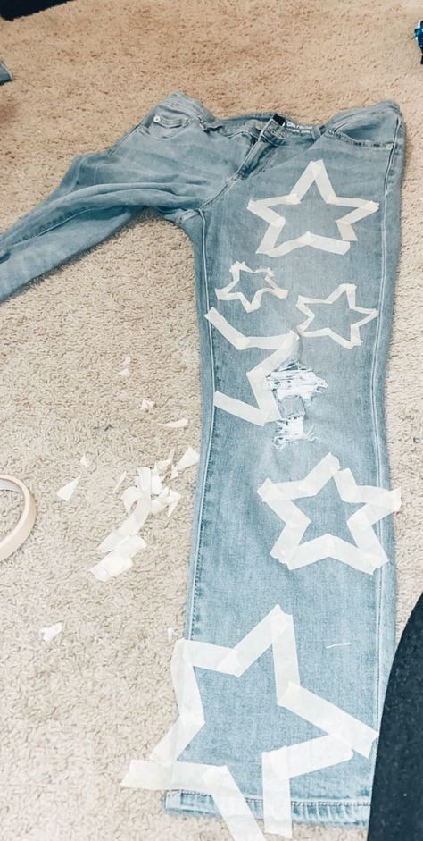 Star Pants Jeans Diy, Matching Monday Spirit Week, Glitter Jeans Diy, Bleach Star Jeans, Decorate Jeans Ideas, Bleach Star Pants, Custom Jean Designs, Bleached Star Jeans, Jean Painting Ideas Aesthetic