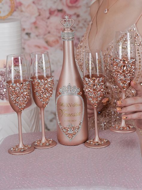 Make Your Quinceañera Celebration unique with Rose Gold Champagne Bottle and 4 Glasses Set - Ready to Be Filled with Joy, Best Quince Memories, and New Beginnings! Raise a toast to your journey to adulthood with a beautifully personalized Champagne Bottle and 4 Glasses, customized just for You. Set includes:~ bottle (empty) ~ 4 glasses.All the items are hand-made.Can be personalized with name and date of your celebration.We can decorate this set with any color or text you want. Rose Gold Centerpiece Quinceanera Butterfly, Rose Gold And Silver Wedding Theme, Sweet 16 Champagne Glasses, Rose Gold Xv Decorations, Rose Gold Quinceanera Centerpiece Ideas, Quinceanera Copas, Pink Quince Centerpieces, Quinceanera Rose Gold Theme, Quince Cups