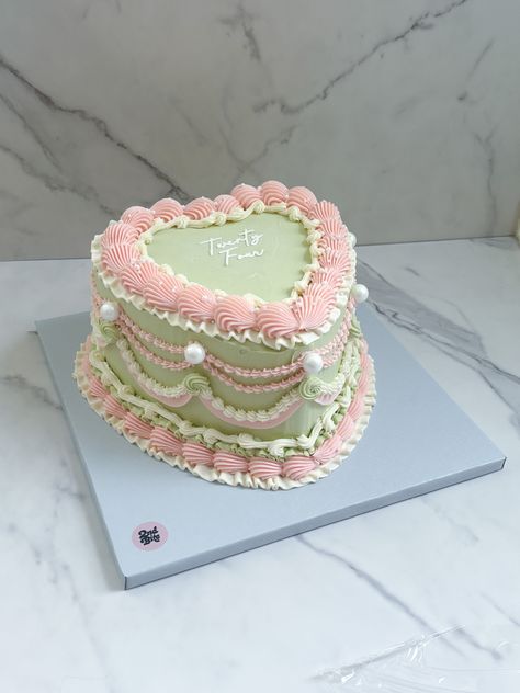 Birthday Party Sage Green, Birthday Color Theme Ideas, Quince Decorations Pink And Green, Sage Green And Pink Party, 19th Birthday Cake Sage Green, Green Pink Birthday Decoration, Sage Green 18th Birthday, Birthday Color Ideas, Green Birthday Theme Ideas