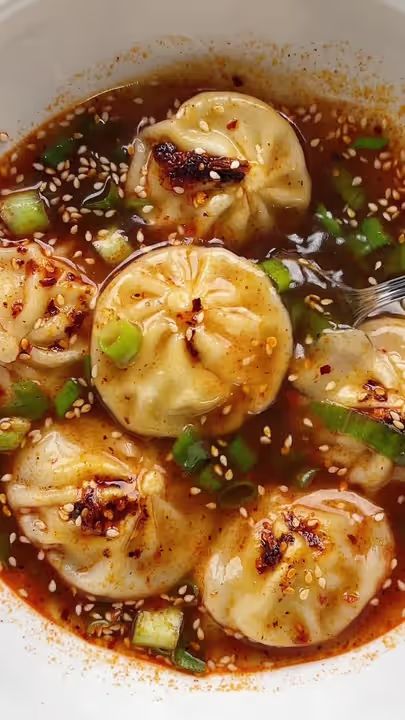 On repeat 🔥 #kelseysfoodreviews #chickensoupdumplings #soupdumplings ... | soup dumplings | TikTok Essen, Diet Recipes, Healthy Food Recipies, Dinner Vegetarian, Healthy Foods To Make, Visual Recipes, Soup Dinner, Lunch Recipes Healthy, Weird Food