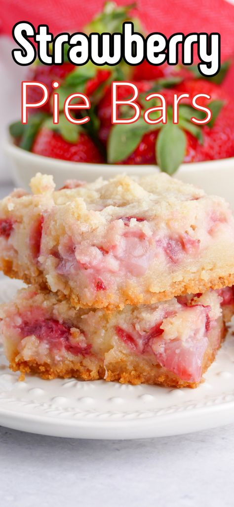 Strawberry Pie Bars with a buttery shortbread crust! Each bite is sweet, creamy and full of strawberries. Great dessert for parties and so good with coffee! Strawberry Pie Bars, British Dessert Recipes, Best Strawberry Pie, Fresh Strawberry Recipes, Strawberry Dessert Recipes, Buttery Shortbread, Pizza Sandwich, Amazing Desserts, Dessert Bar Recipe