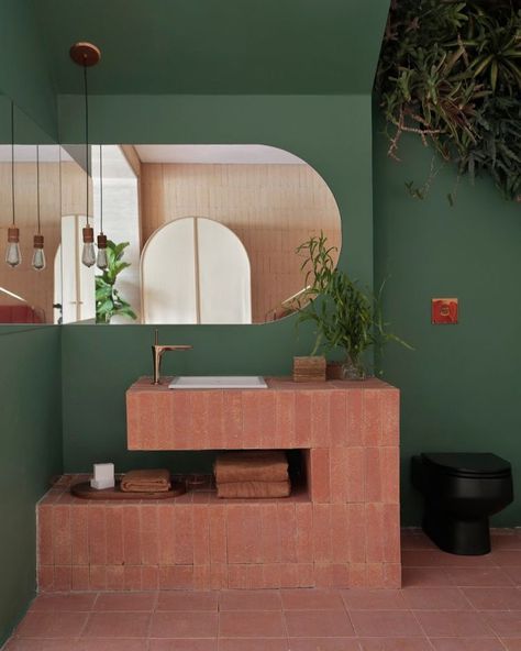 @designgek on Instagram: “A São Paulo apartment designed by @mr.melinaromano // photography @denilsonmachadomca // via @dezeen” Terracotta Bathroom, Apartemen Studio, Small Ensuite, Pink Toilet, Valley House, Terracotta And Green, White Wall Tiles, Timber Roof, Black Toilet