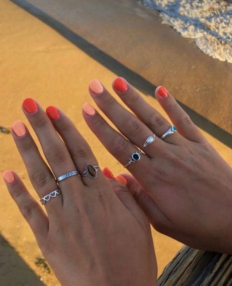 Hands With Rings, Beachy Nails, Short Gel Nails, Summery Nails, Cute Gel Nails, Shellac Nails, Nail Jewelry, Hair Skin Nails, Dipped Nails