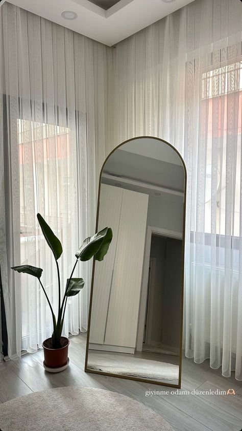 Bedroom Mirror Full Length Aesthetic, Room Big Mirror Ideas, Asthetic Mirrors For Room, Aesthetic Mirror Bedroom, Body Mirror Room Ideas, Mirror Set Up, Long Mirror In Bedroom Aesthetic, Simple Room Decor Ideas Bedrooms, Tall Mirror In Bedroom