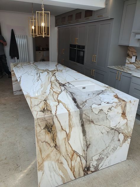 Marble Kitchen Top, White Gray Marble Countertops, Marble Counter Kitchen, Kitchen Design Marble, Bold Kitchen Countertops, Calcutta Porcelain Countertops, Dramatic Marble Countertops, Marble Kitchen Countertops Color Schemes, Countertop With Gold Veining