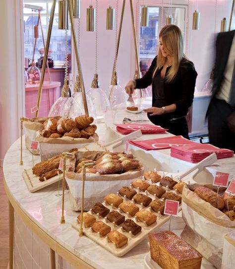 PARIS - La Pâtisserie des Rêves & Friends de Philippe Conticini s'installe au BHV Marais Boutique Patisserie, Patisserie Shop, Bakery Aesthetic, Patisserie Fine, Bakery Store, Bakery Interior, Bakery Design Interior, Coffee Shops Interior, Coffee Shop Design