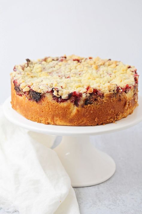 The Baker Upstairs: Strawberry Crumb Cake Cakes In Springform Pan, Springform Pan Desserts, Spring Form Pan Recipes Desserts, Springform Pan Recipes Desserts, Strawberry Crumb Cake, Springform Pan Recipes, Springform Pan Cake, Brunch Desserts, Strawberry Flavor