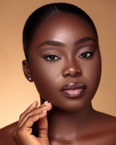 Very Dark Skin Makeup, Natural Looking Makeup Black Women, Brows For Oval Face, Beautiful African Girls, Make Up For Dark Skin Women, Natural Makeup Looks For Black Women, Dark Skin Natural Makeup, Natural Makeup For Dark Skin, Makeup Looks For Dark Skin