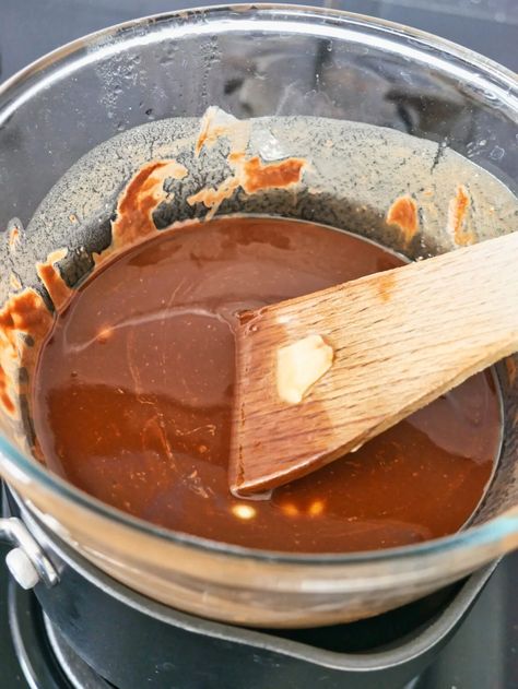 Best Way To Melt Chocolate Chips, How To Melt Chocolate Chips On The Stove, How To Melt Chocolate Chips, Best Way To Melt Chocolate, Melt Chocolate For Dipping, How To Melt Chocolate, Chocolate Hacks, Bakers Chocolate, Hershey Chocolate Bar