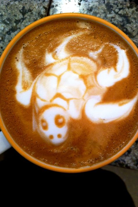 I want a turtle in my coffee! Art Turtle, Coffee Latte Art, Coffee Varieties, Cappuccino Machine, Creative Coffee, Best Espresso, Italian Culture, Italian Coffee, Drink Ideas