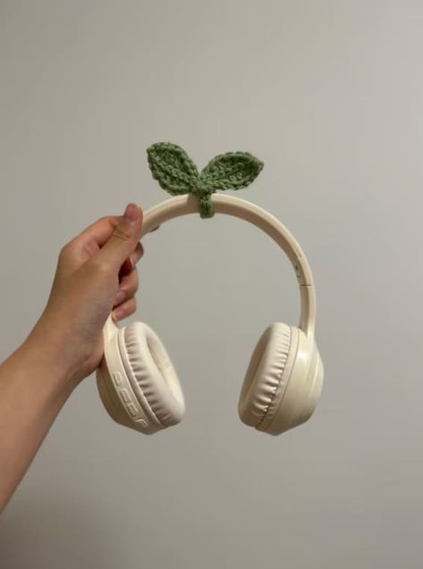 26 Amazing Gifts for Plant Lovers That'll Be A Big Hit Leaf On Headphones, Crochet Leaf Headphone, Crochet Sprout Headphones, Headphone Sprout, Crochet Accessories Ideas, Crochet Leaf Sprout, Crochet Sprout, Nature Crochet, Arts And Crafts Aesthetic