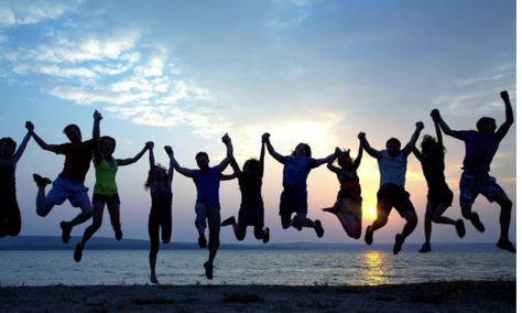 Friends Group Photo, Youth Camp, People Having Fun, Ocean Day, Beach Cafe, Beach Photography Poses, Youth Ministry, Group Pictures, Oceans Of The World