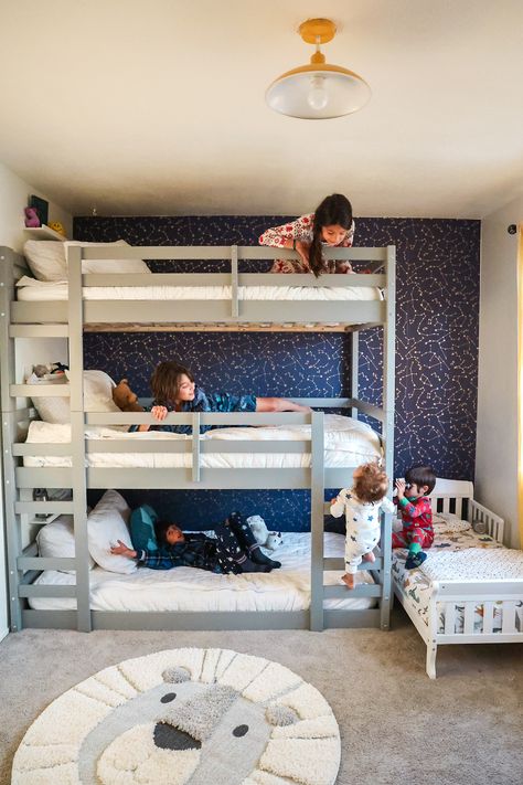 3 Bed Small Room, Kids 3 Beds Room, Small Room With 3 Beds Ideas, Shared Kids Room Bunk Beds, Tripple Bunk Bed Kids, Bunk Bed For Three, Small Room 3 Beds Ideas, Bed For 4 Kids, 4 Beds Small Room