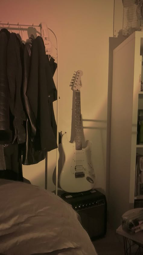 Electric Guitar In Bedroom, Electric Guitar Aesthetic Room, Electric Guitar Bedroom Aesthetic, Guitar Wall Bedroom, Musician Room Decor, Electric Guitar Bedroom, Guitarist Room Aesthetic, Musician Bedroom Ideas, Guitar Aesthetic Bedroom