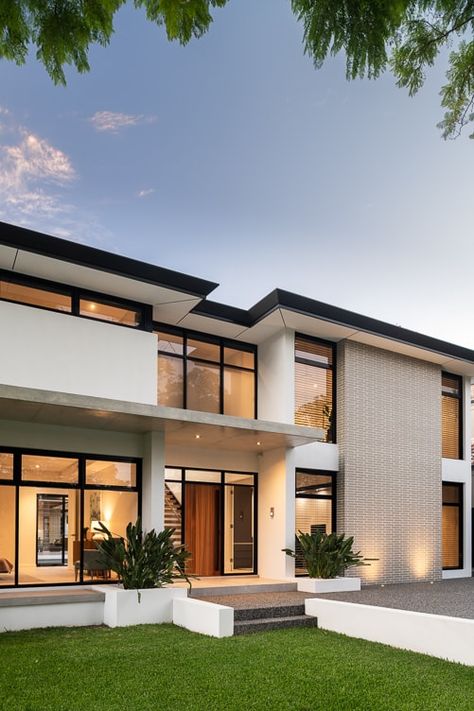 Contemporary House Exterior Single Story, Tropical Contemporary House Exterior, Perth House Design, House Designs Exterior Australia, Perth Architecture, Metricon Homes Facade, Home Window Grill Design, Cool Room Decor, Door Exterior