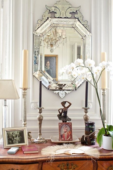 Things That Inspire: Venetian mirrors Venetian Glass Mirror, Venetian Mirror, Mirrored Wallpaper, Beautiful Mirrors, Modern Mirror, Mirrored Furniture, Venetian Mirrors, Venetian Glass, Antique Stores