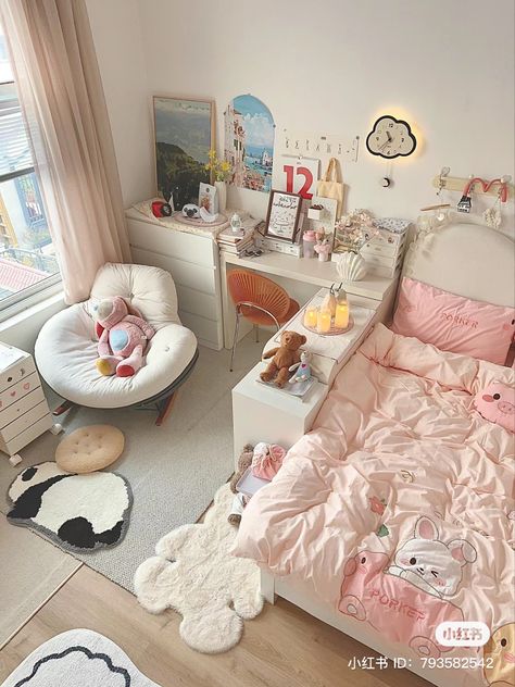 Kawaii Dorm Room, Cute Aesthetic Rooms, Light Pink Aesthetic, Bedroom Moody, Asian Room, Comfortable Bedroom Decor, Baddie Apartment, Small Room Makeover, Apartment Bedroom