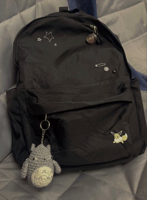 Epic fkn bookbag School Bag Inspo Aesthetic, School Bag Astethic, School Bag Aesthetic Grunge, Bag To School Aesthetic, Black Bag Aesthetic School, Black Backbag Aesthetic, Accessories For Backpacks, Bag Items Aesthetic, School Bag Ideas Aesthetic