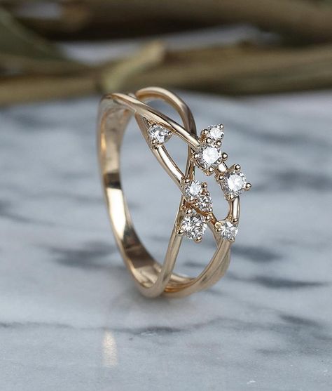 Promise Jewelry, Celtic Wedding Rings, Engagement Rings Affordable, Diamond Rings Design, Yellow Gold Diamond Ring, Vintage Style Rings, Vintage Wedding Band, Cluster Engagement Ring, Moissanite Wedding Rings