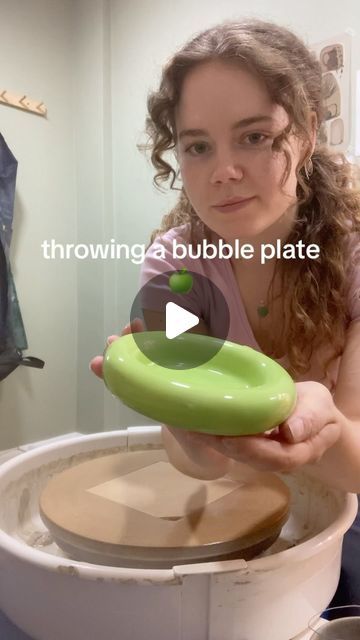 Pottery Turning Ideas, Bubble Plate Ceramic, Ceramic Bubble Plate, Pottery Wheel Plate, Donut Pottery Ideas, Ceramics On The Wheel, Great Pottery Throw Down, Throwing A Plate On The Wheel, Clay Wheel Ideas